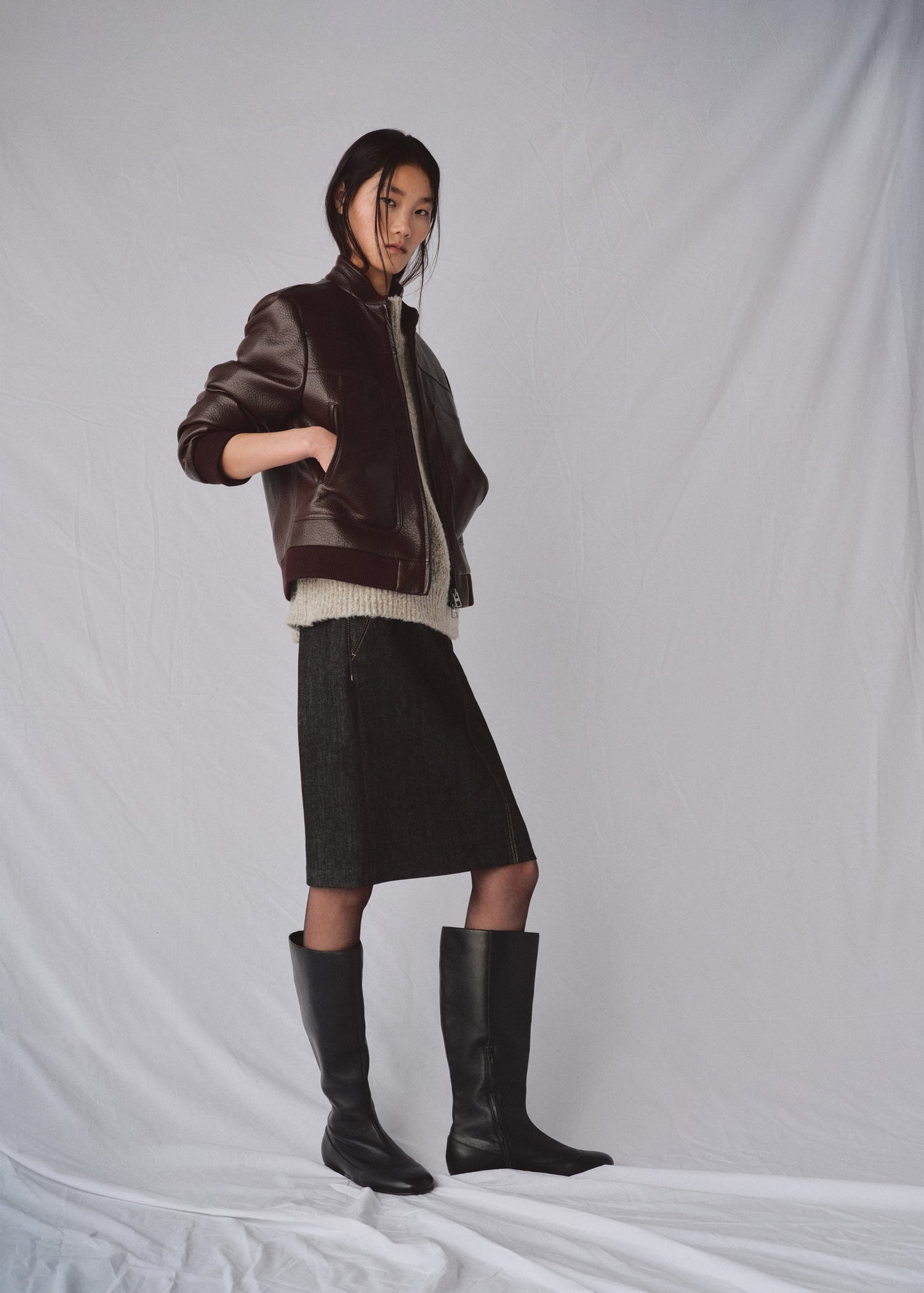 Collarless jacket with pockets