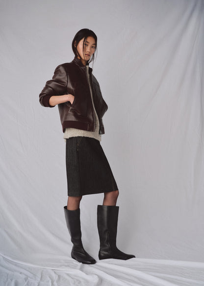 Collarless jacket with pockets