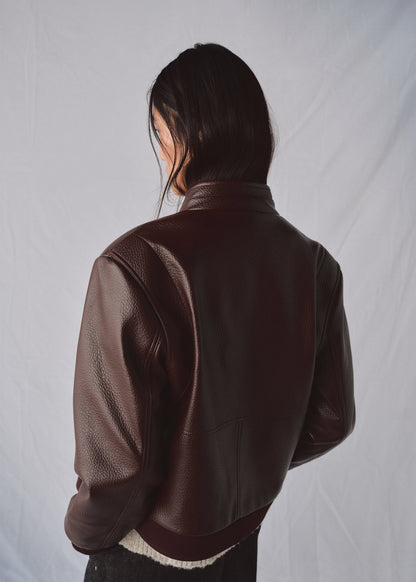 Collarless jacket with pockets