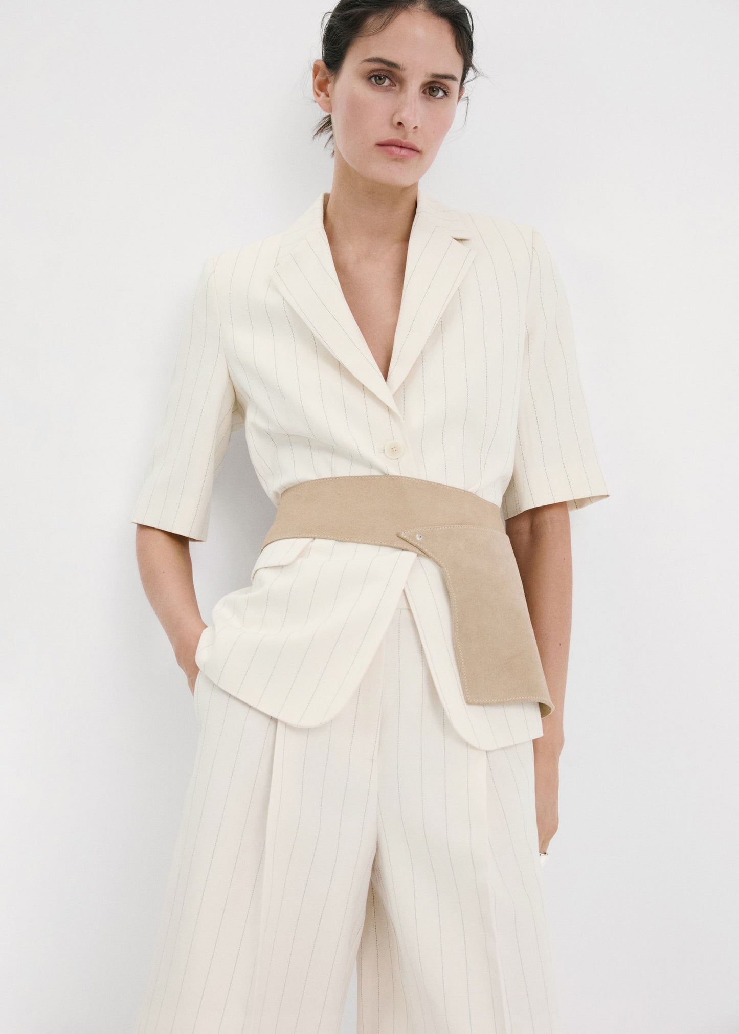 Straight linen Bermuda shorts