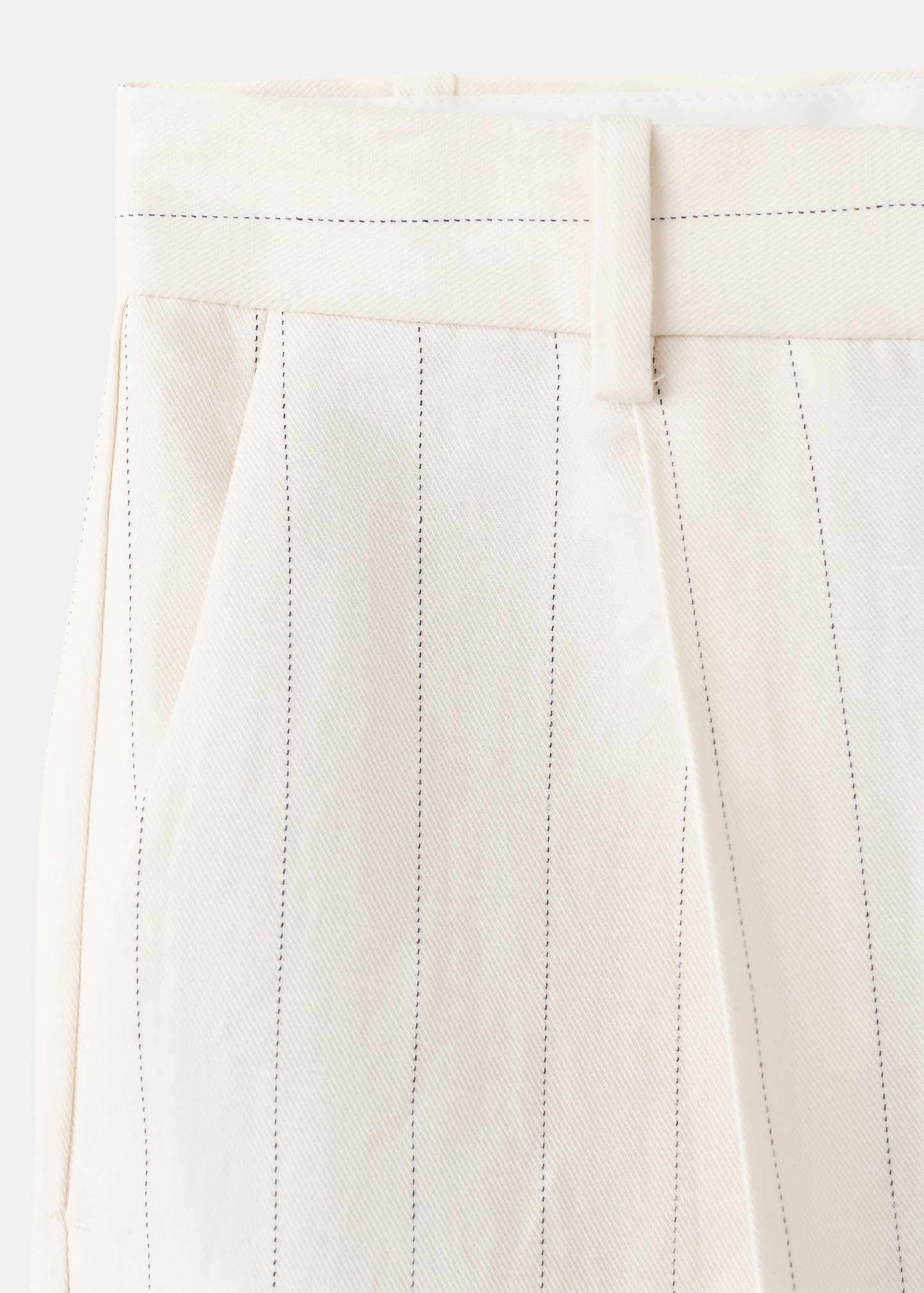 Straight linen Bermuda shorts