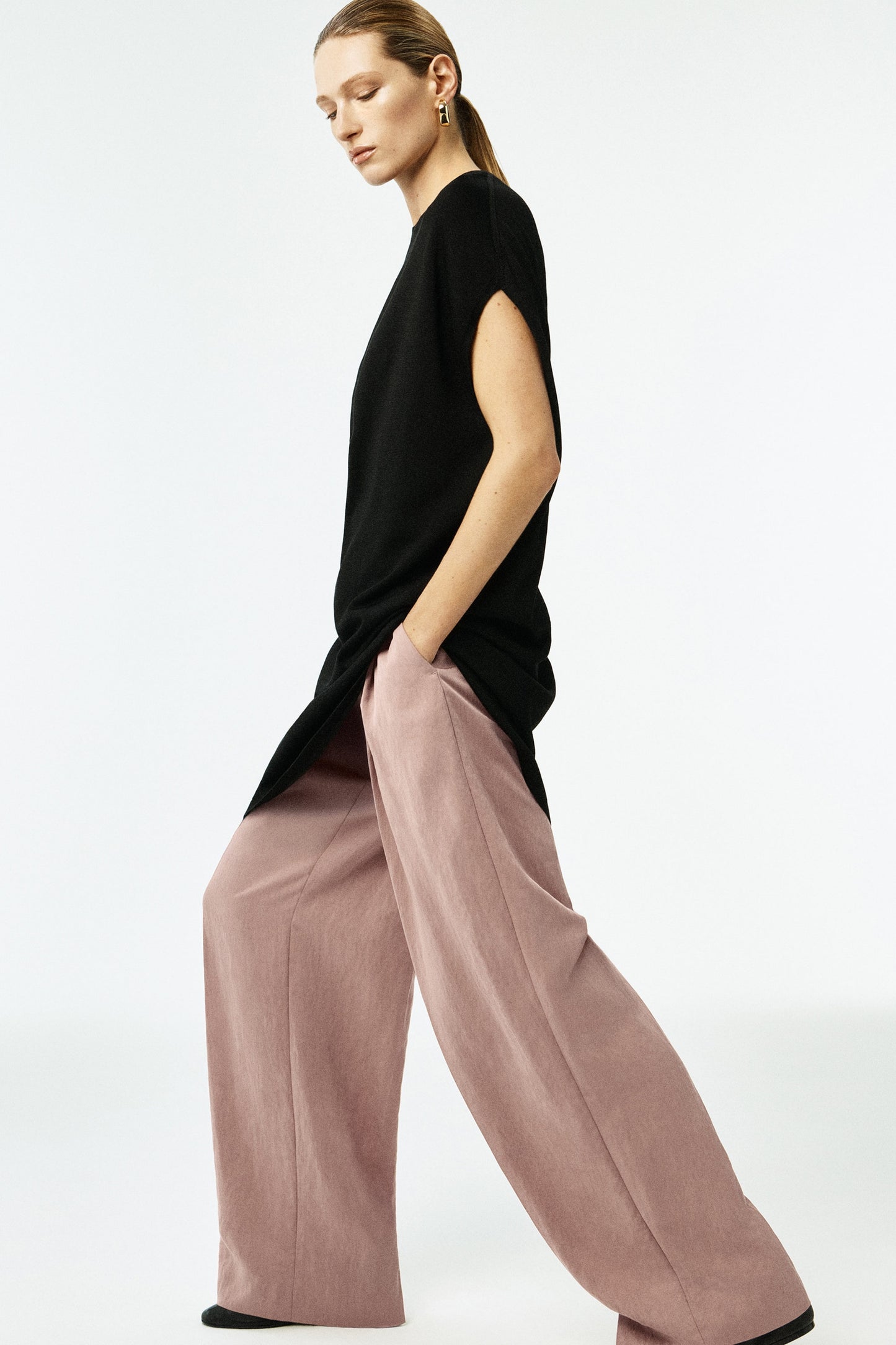 Relaxed Fluid Wide-Leg Trousers