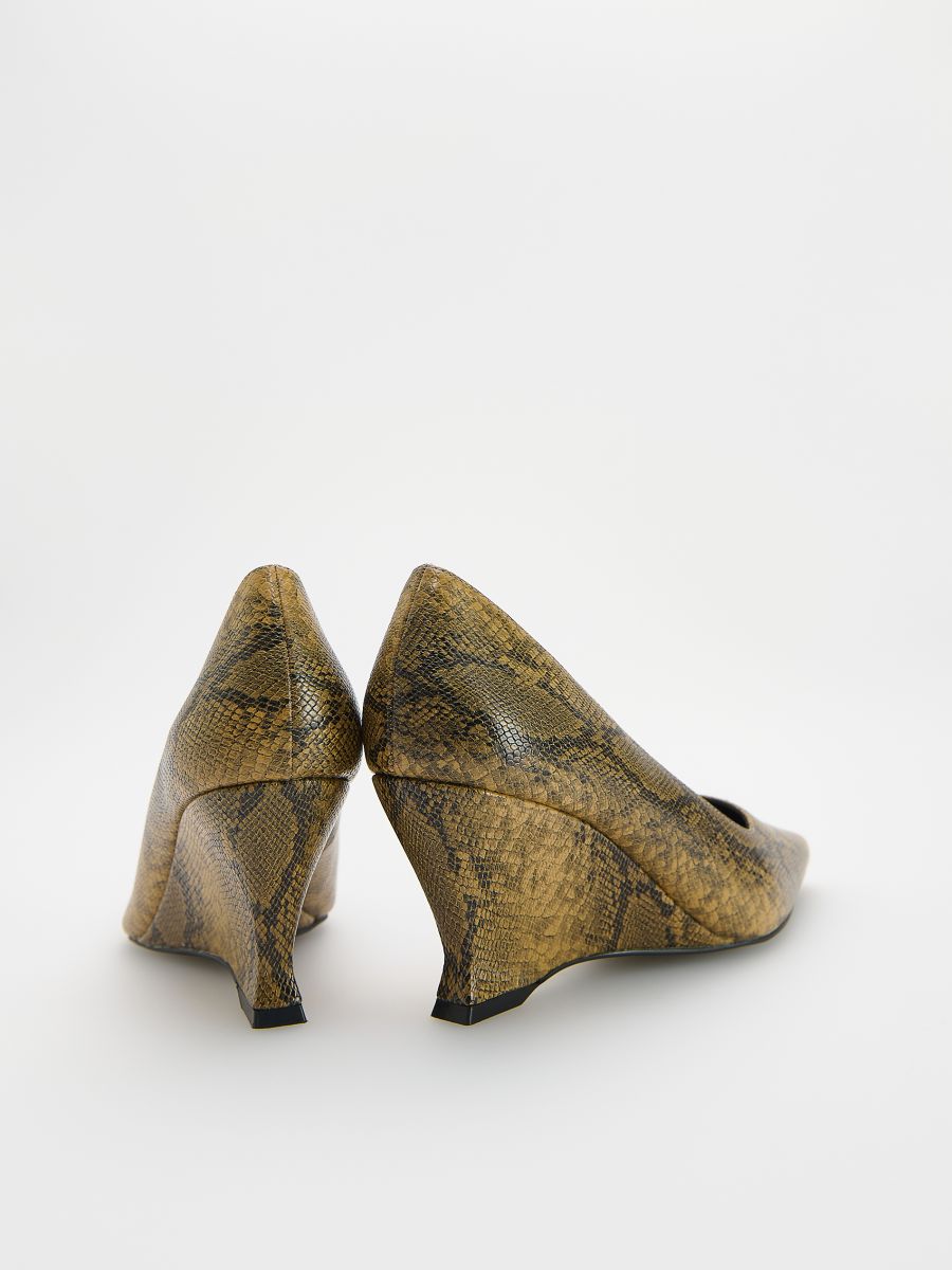 Wedge shoes with an animal pattern