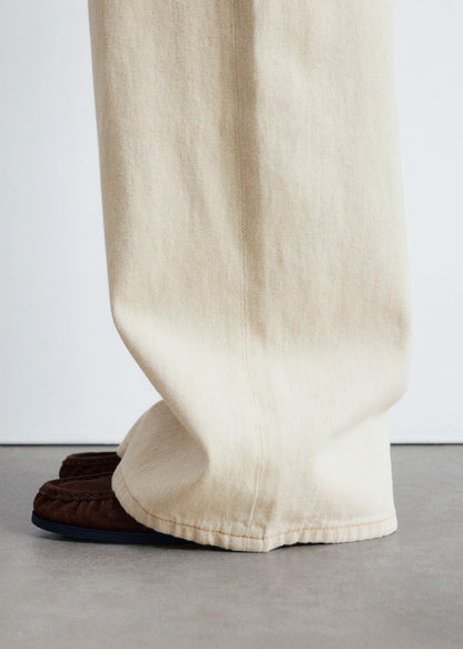 Relaxed Wide-Leg Jeans