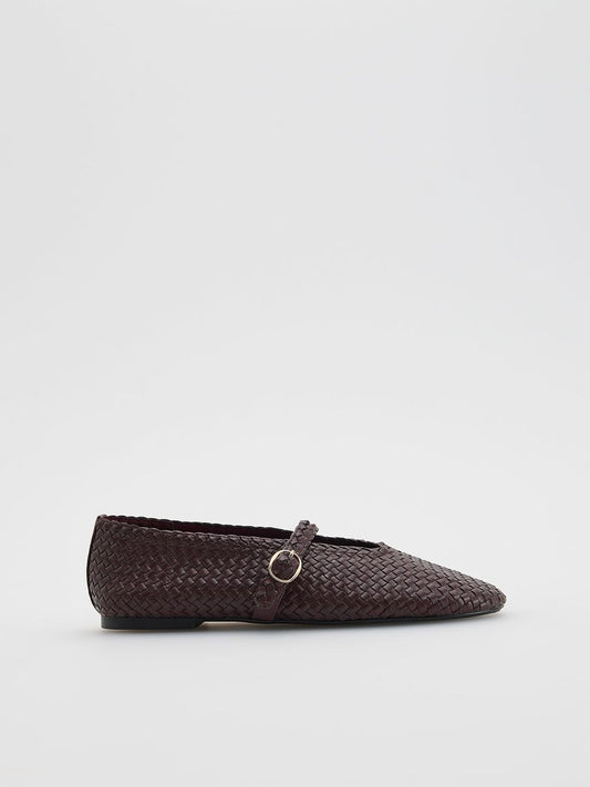Woven ballet flats with a strap