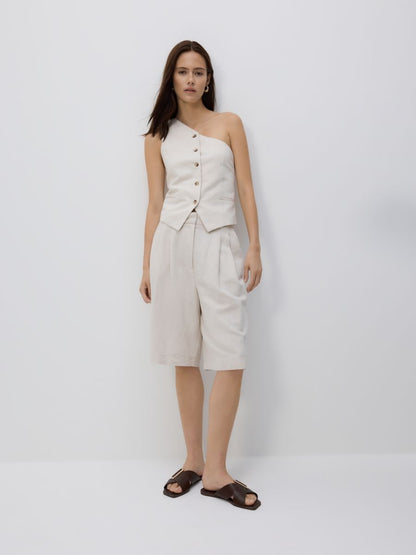 Bermuda shorts with pleats