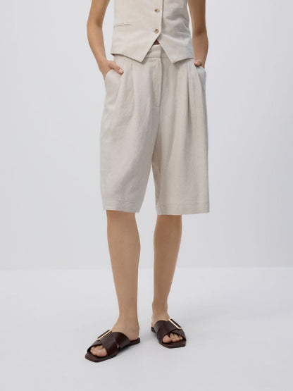 Bermuda shorts with pleats