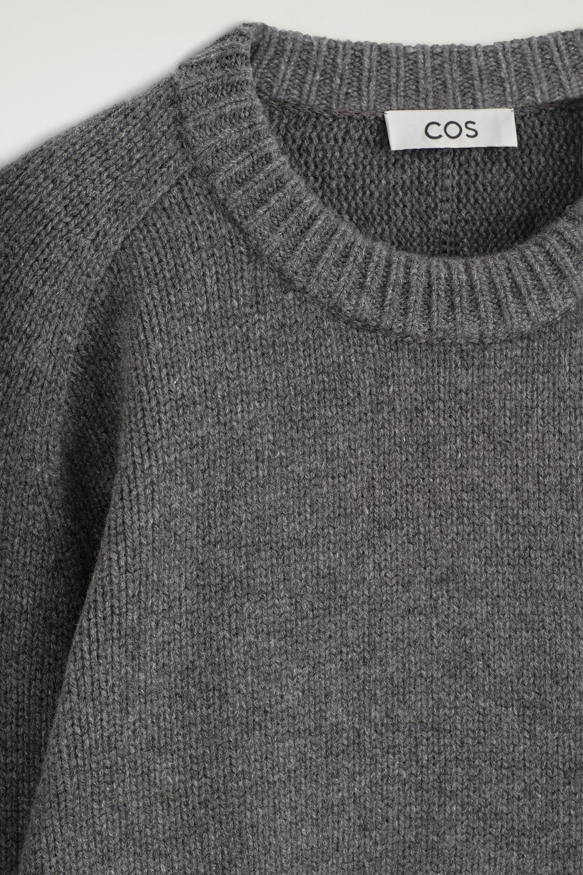 ROUNDED CASHMERE CREW-NECK JUMPER