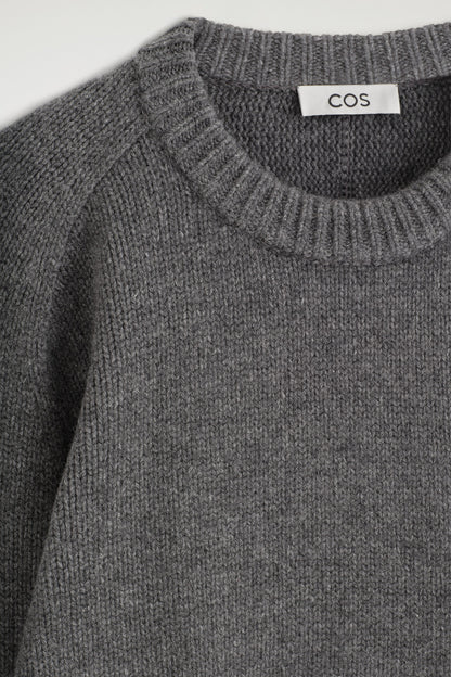 ROUNDED CASHMERE CREW-NECK JUMPER
