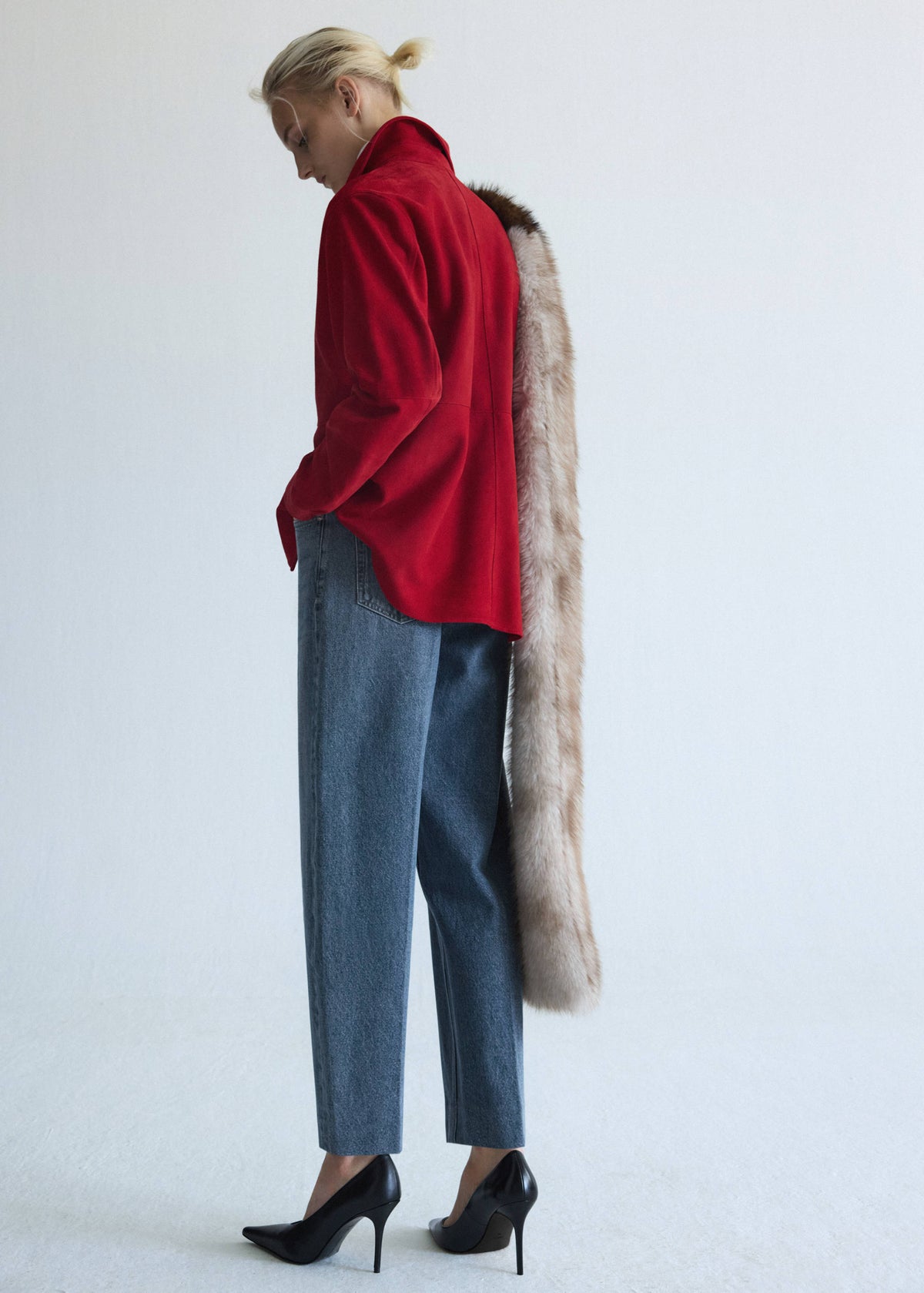 Ankle-length balloon jeans