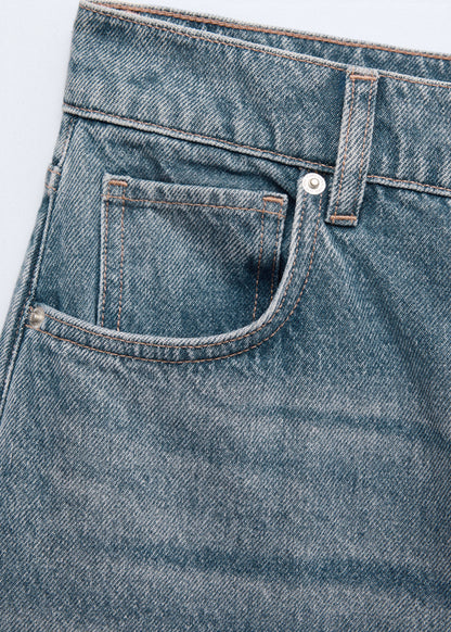 Ankle-length balloon jeans