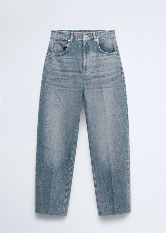 Ankle-length balloon jeans
