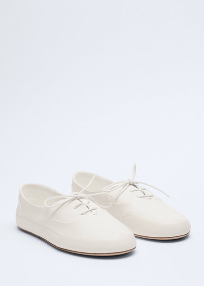 Lace-up leather sneakers