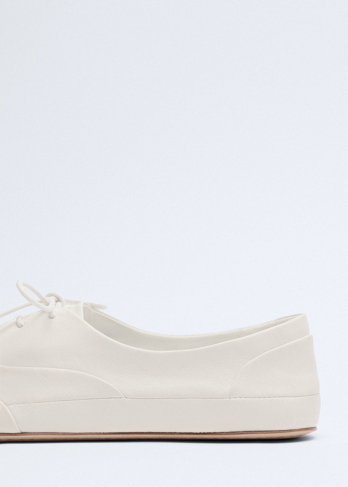 Lace-up leather sneakers