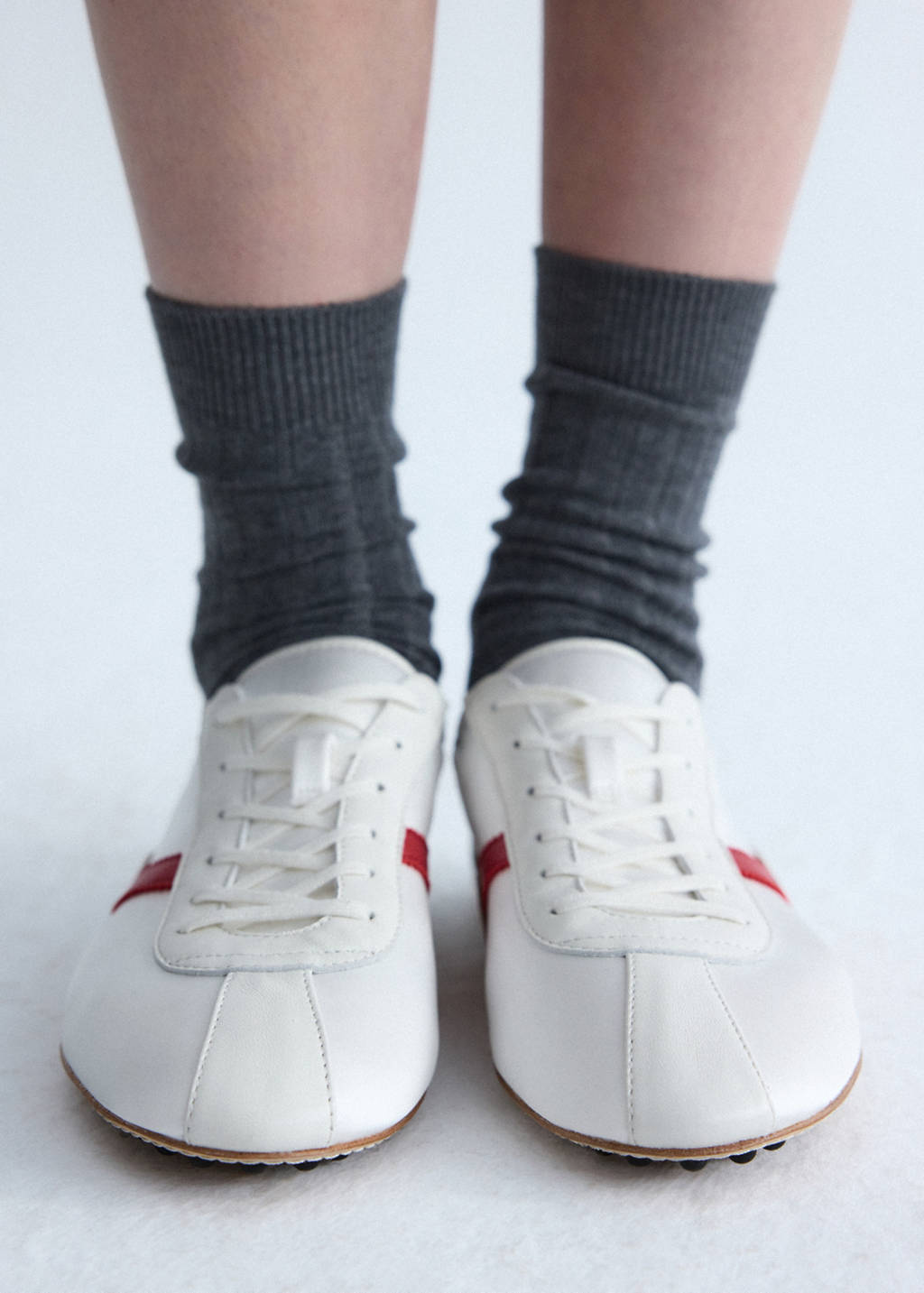 Leather trainer in leather with contrasting sole