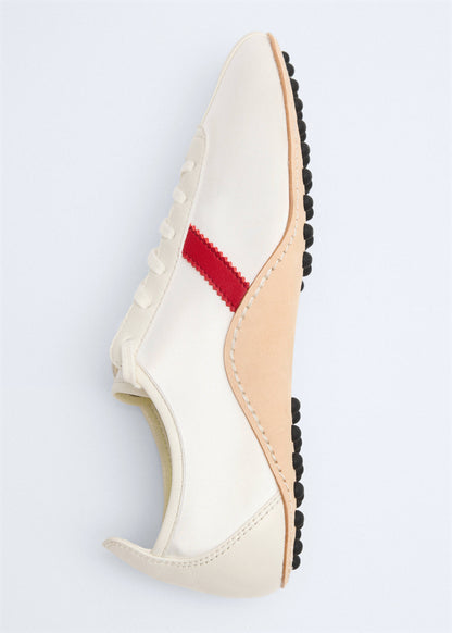 Leather trainer in leather with contrasting sole