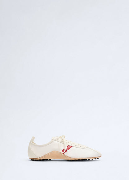 Leather trainer in leather with contrasting sole