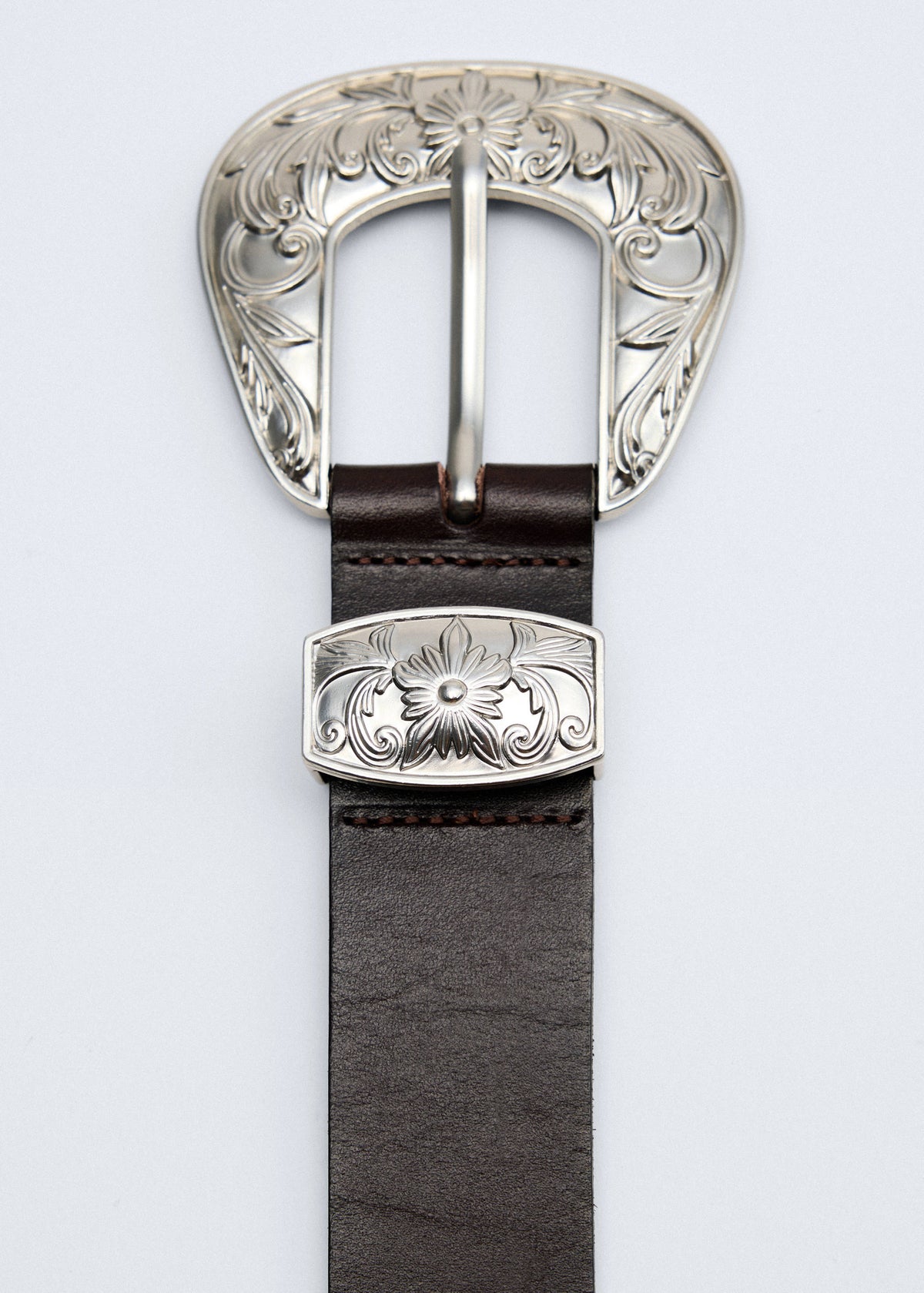Engraved buckle leather belt