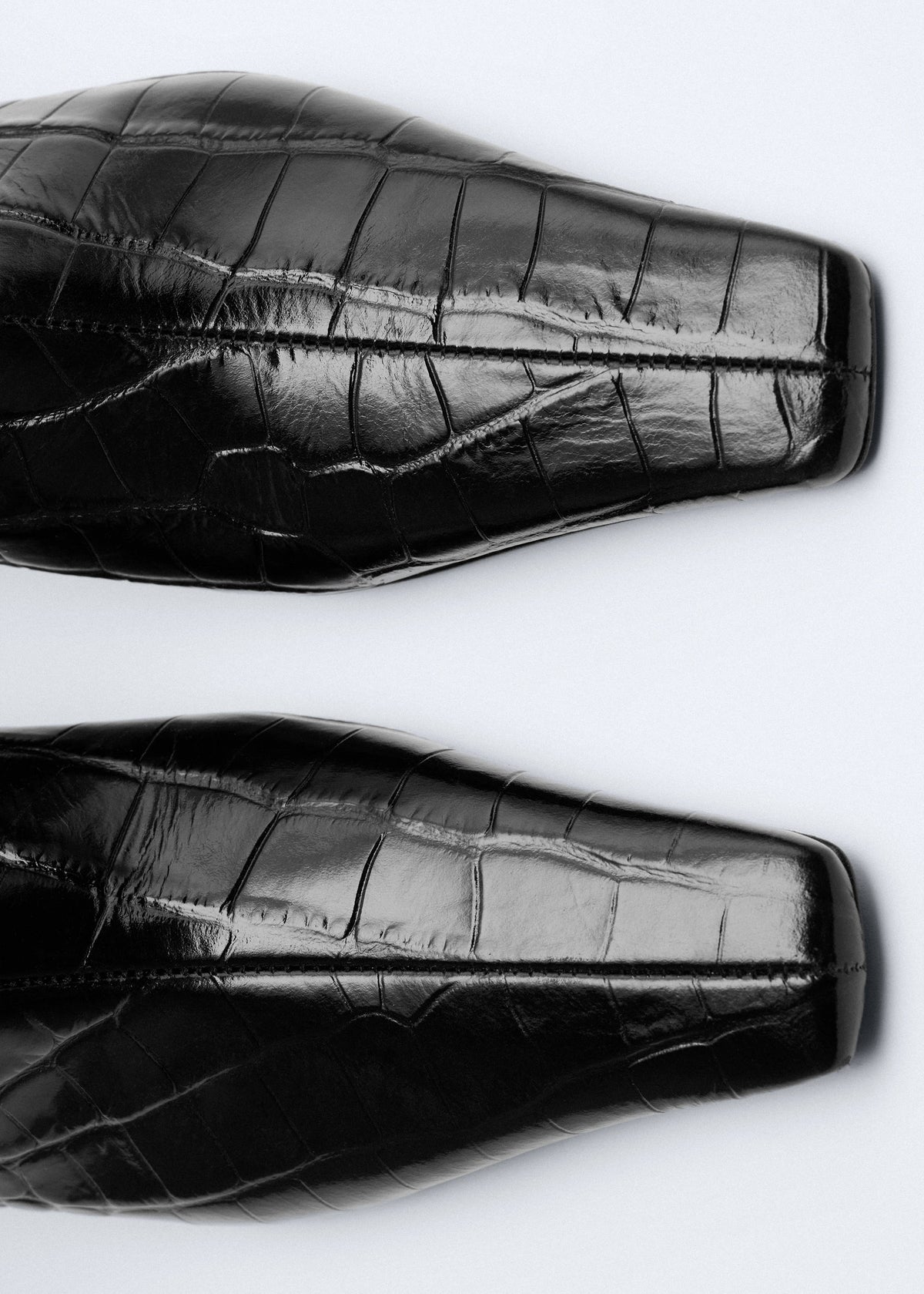 Leather boots with kitten heels