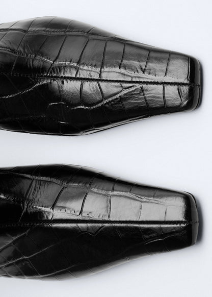 Leather boots with kitten heels