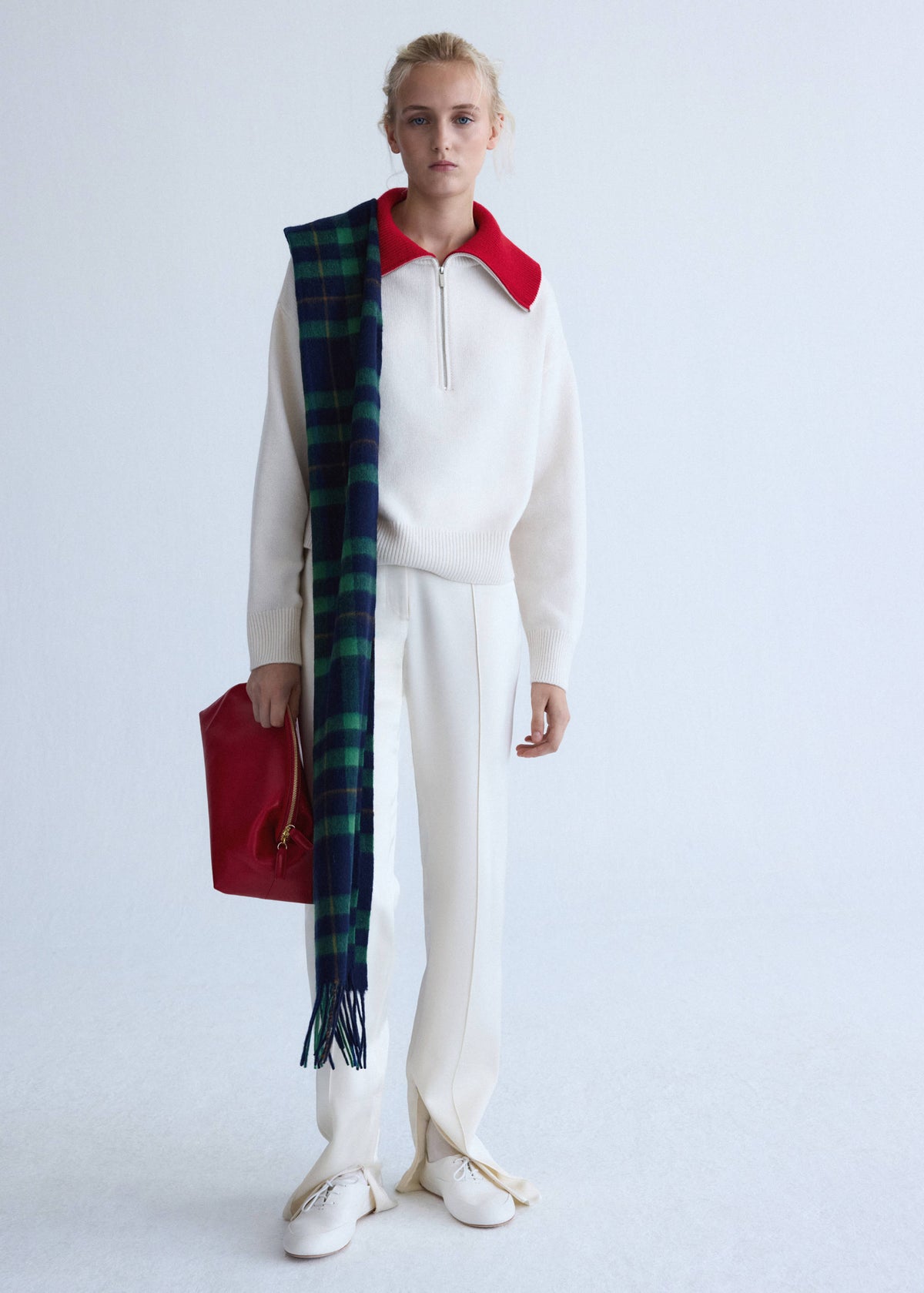 Wool sweater with contrast collar