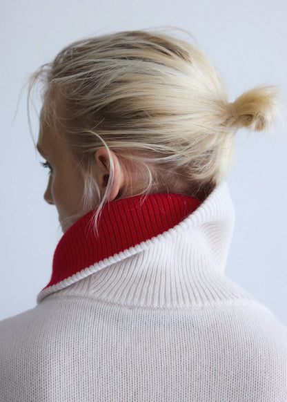 Wool sweater with contrast collar