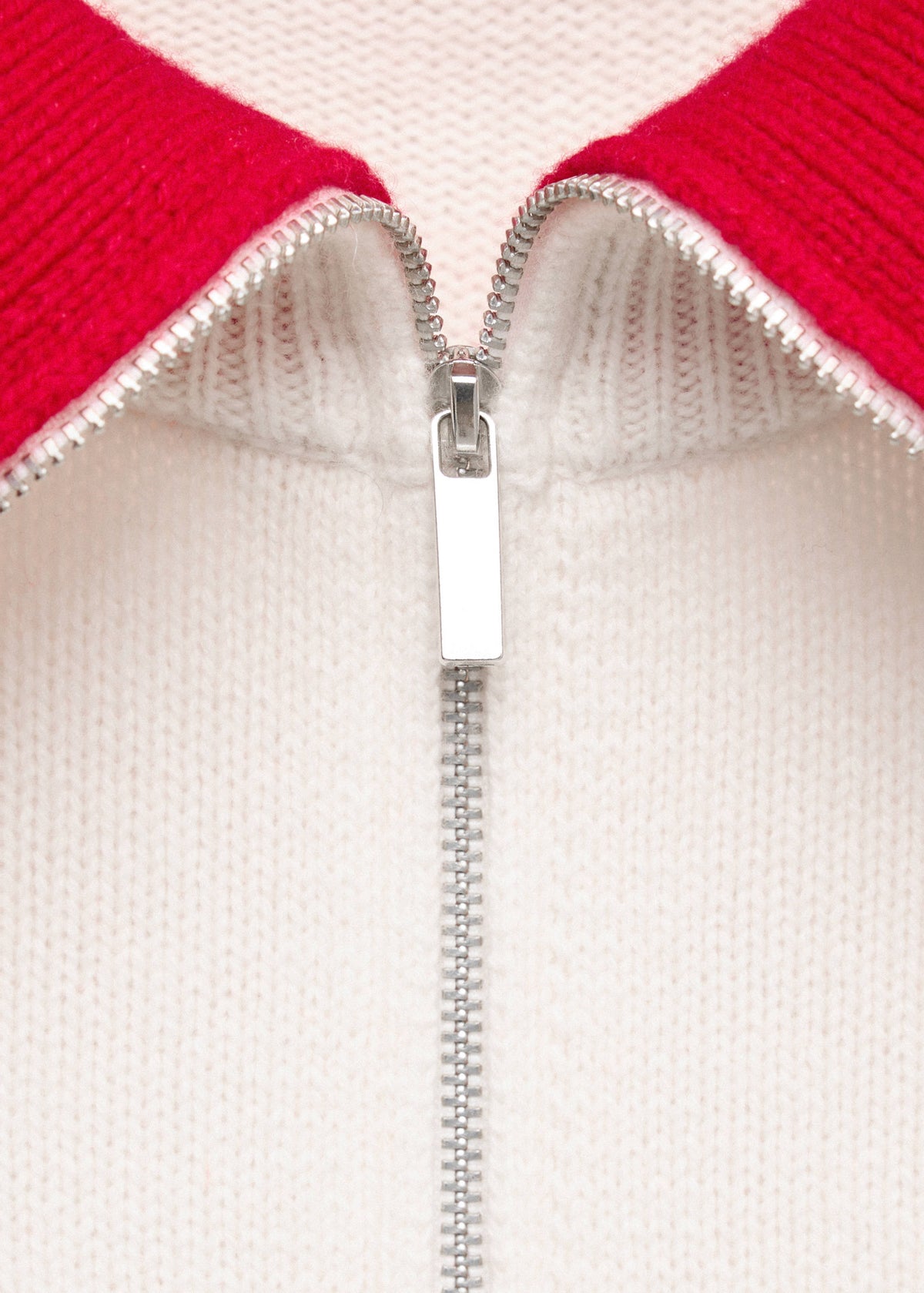 Wool sweater with contrast collar
