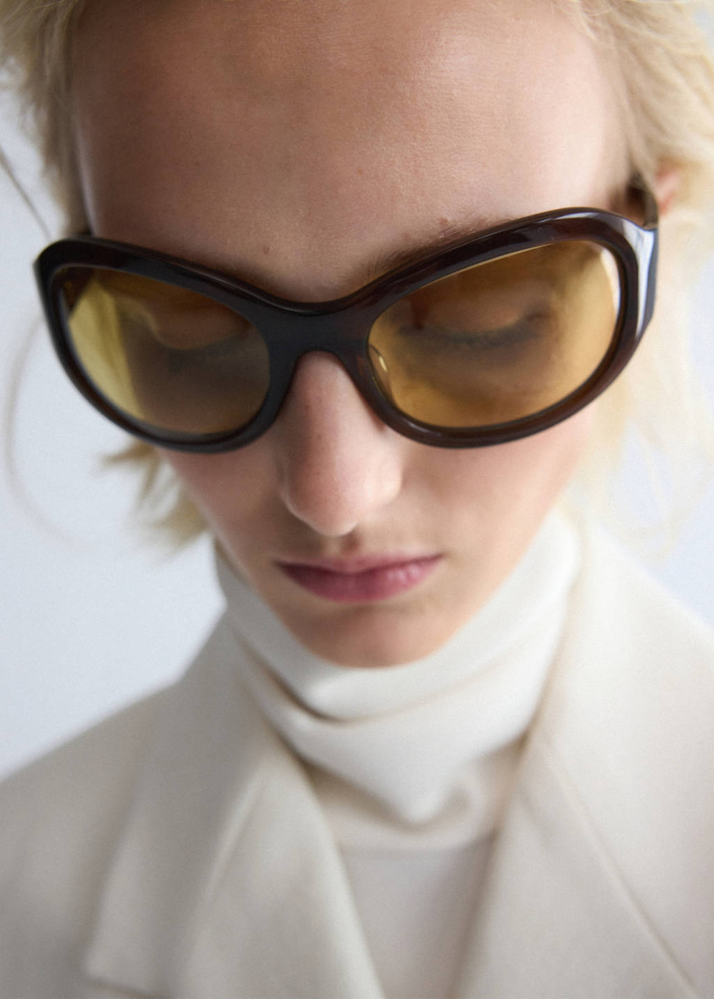 Oval-frame sunglasses
