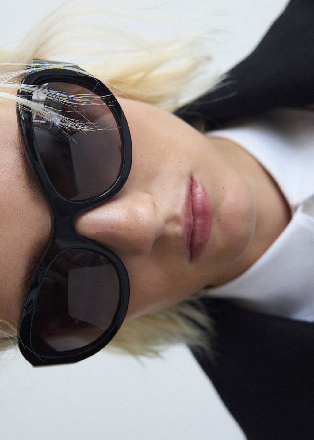 Oval-frame sunglasses