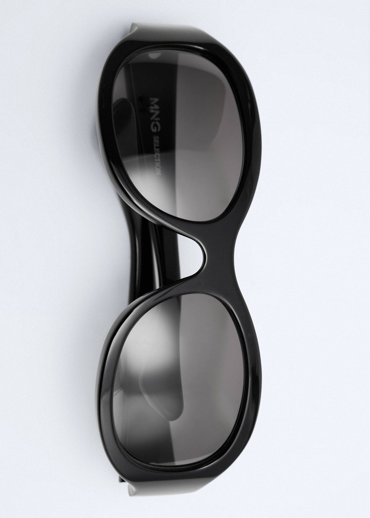 Oval-frame sunglasses
