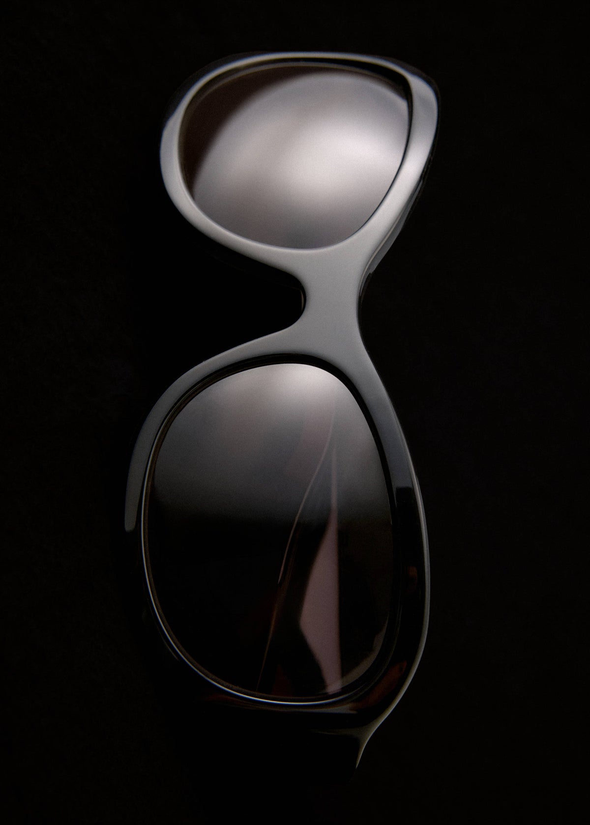 Oval-frame sunglasses