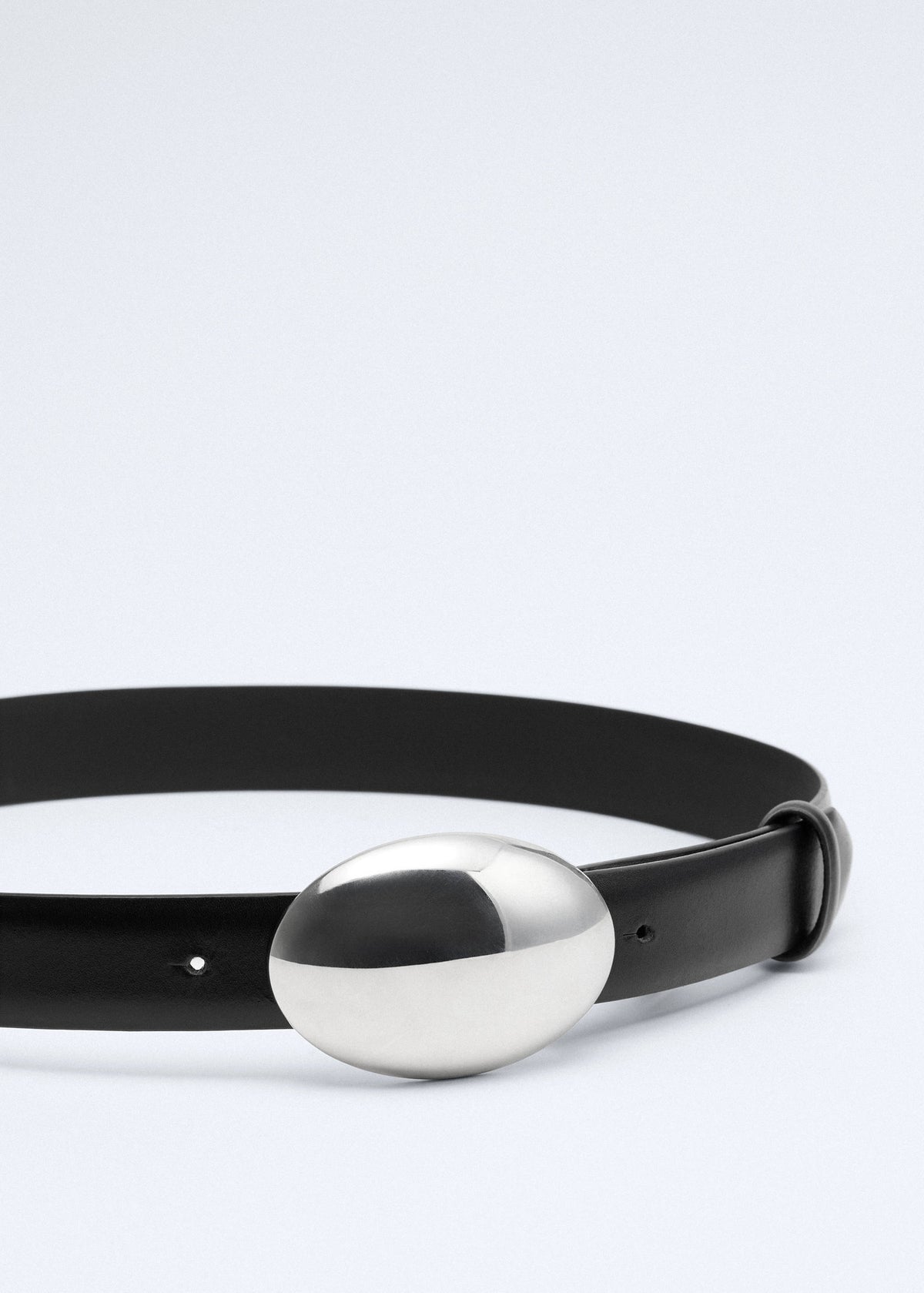 Oval buckle belt