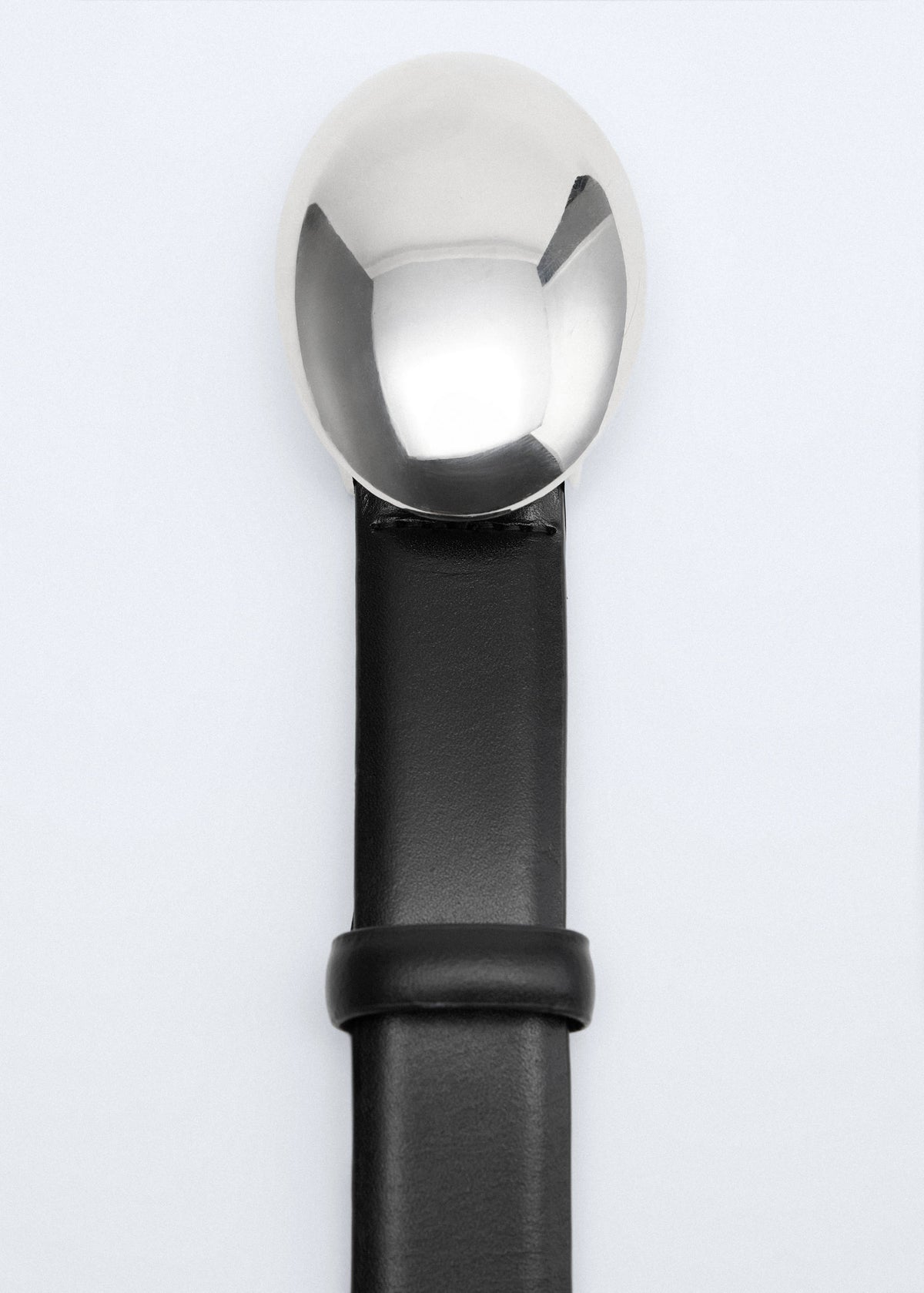 Oval buckle belt