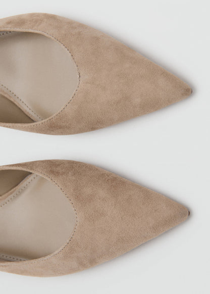 Suede kitten heel shoe