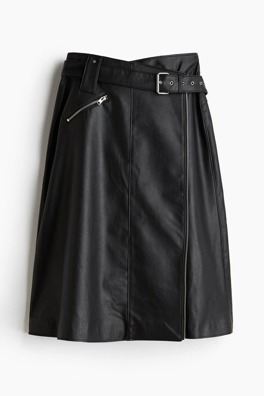 Coated belt-detail skirt