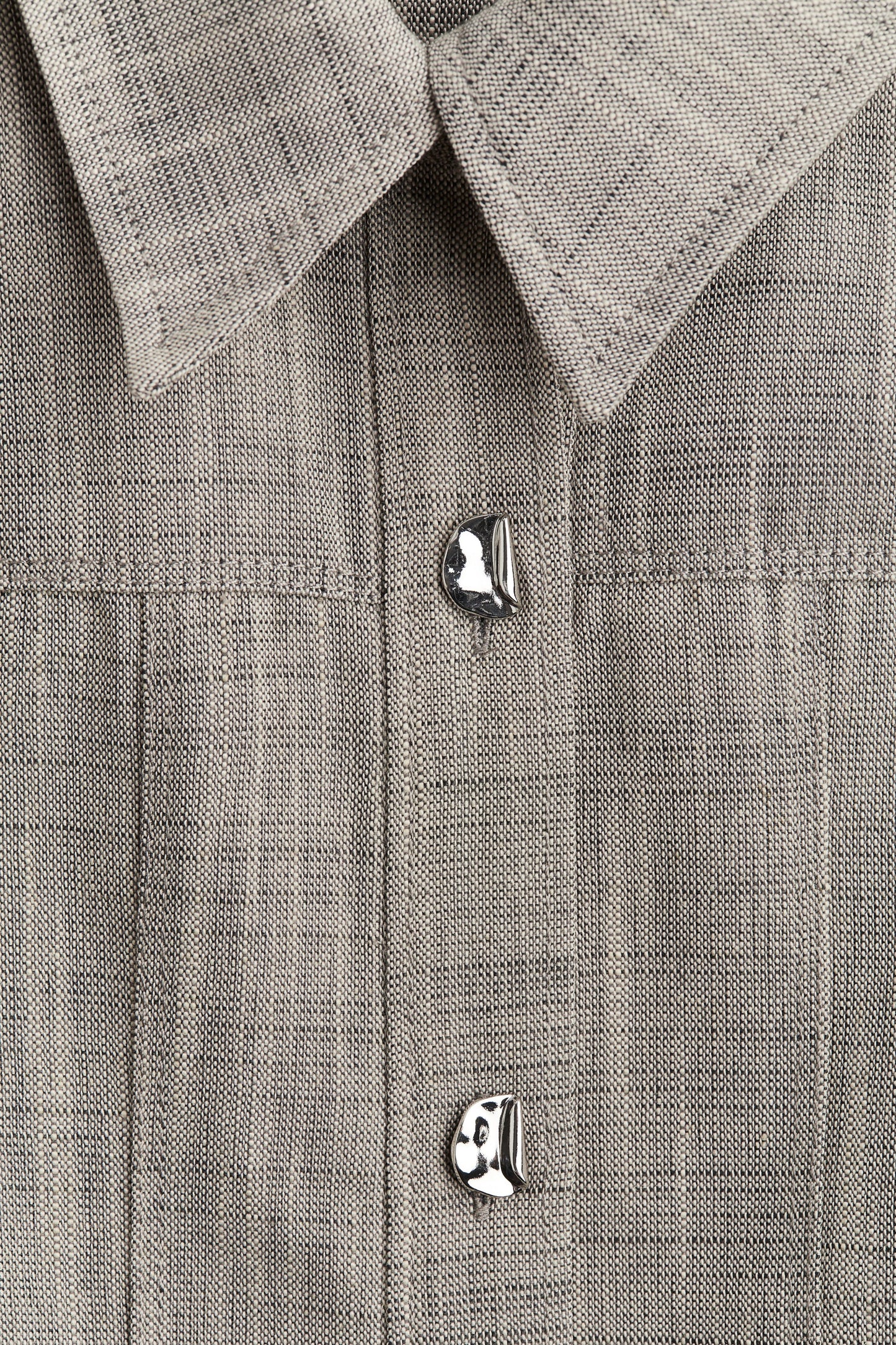 Sleeveless shirt