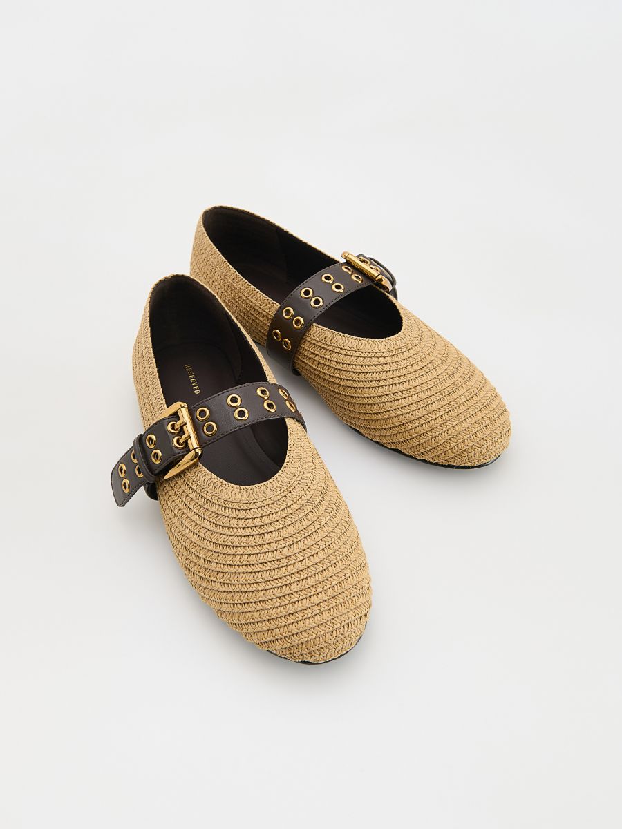 Woven ballet flats with a strap