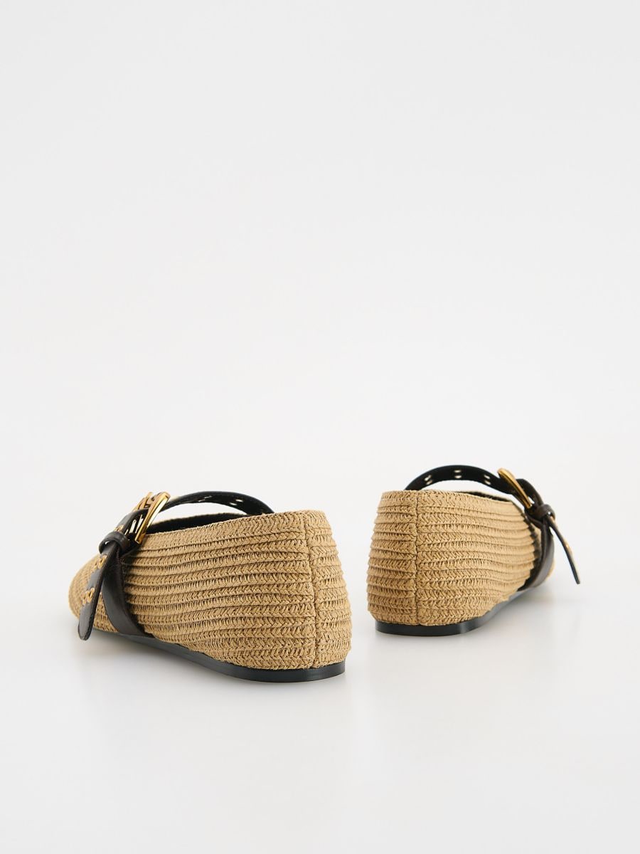Woven ballet flats with a strap
