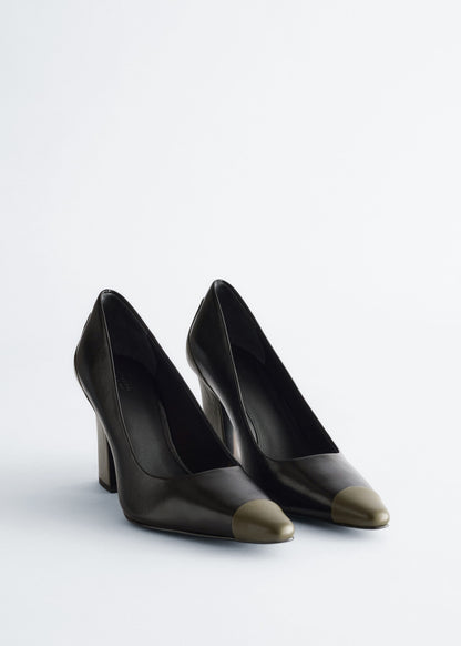 Colour-Blocked Leather Pumps