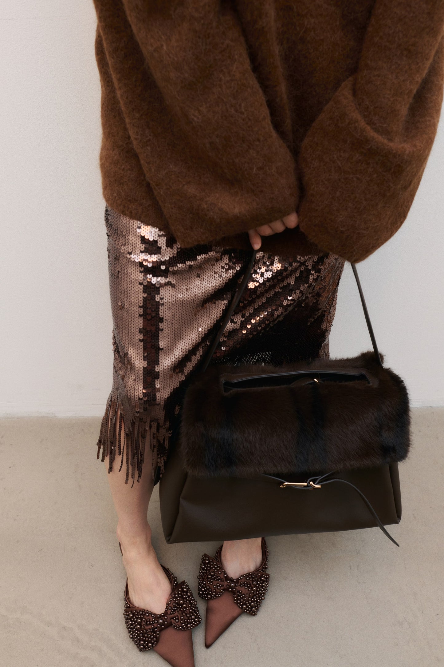 Strap-detail handbag