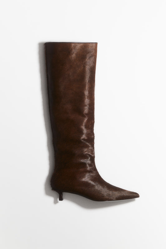Kitten-heeled leather boots