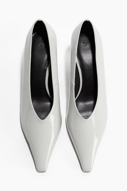 Pointed court shoes