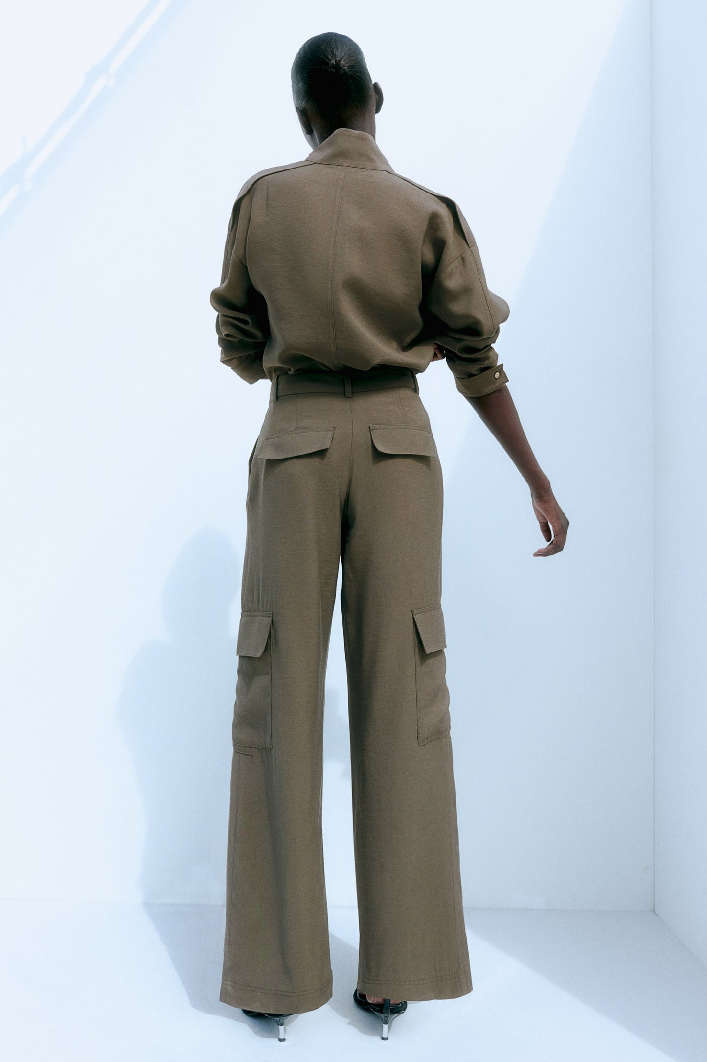 Wide cargo trousers