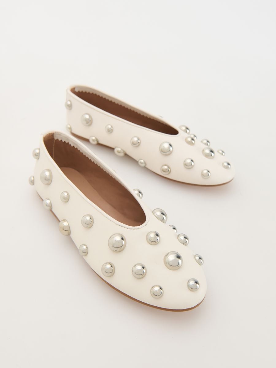 Ballerinas with decorative studs