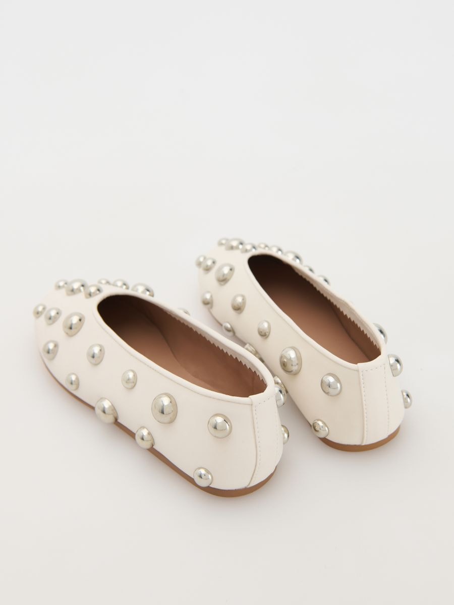 Ballerinas with decorative studs