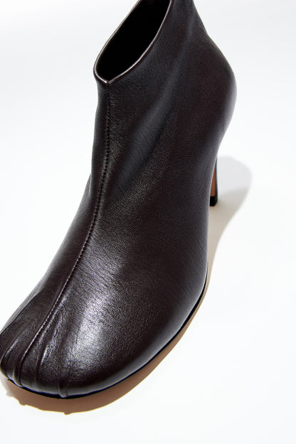 Pleat-detail heeled boots