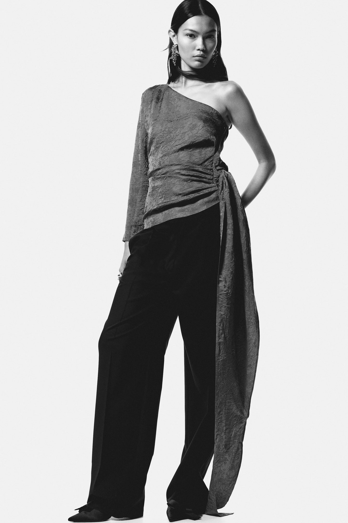 Jacquard-weave one-shoulder blouse