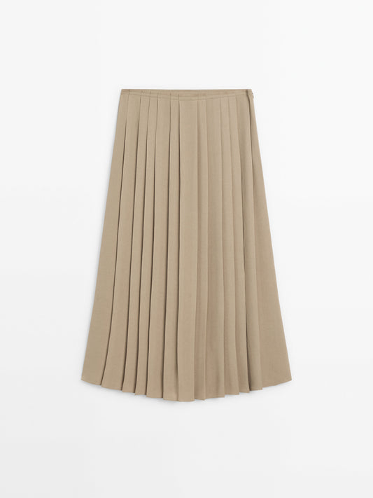 Long skirt with pleated detail