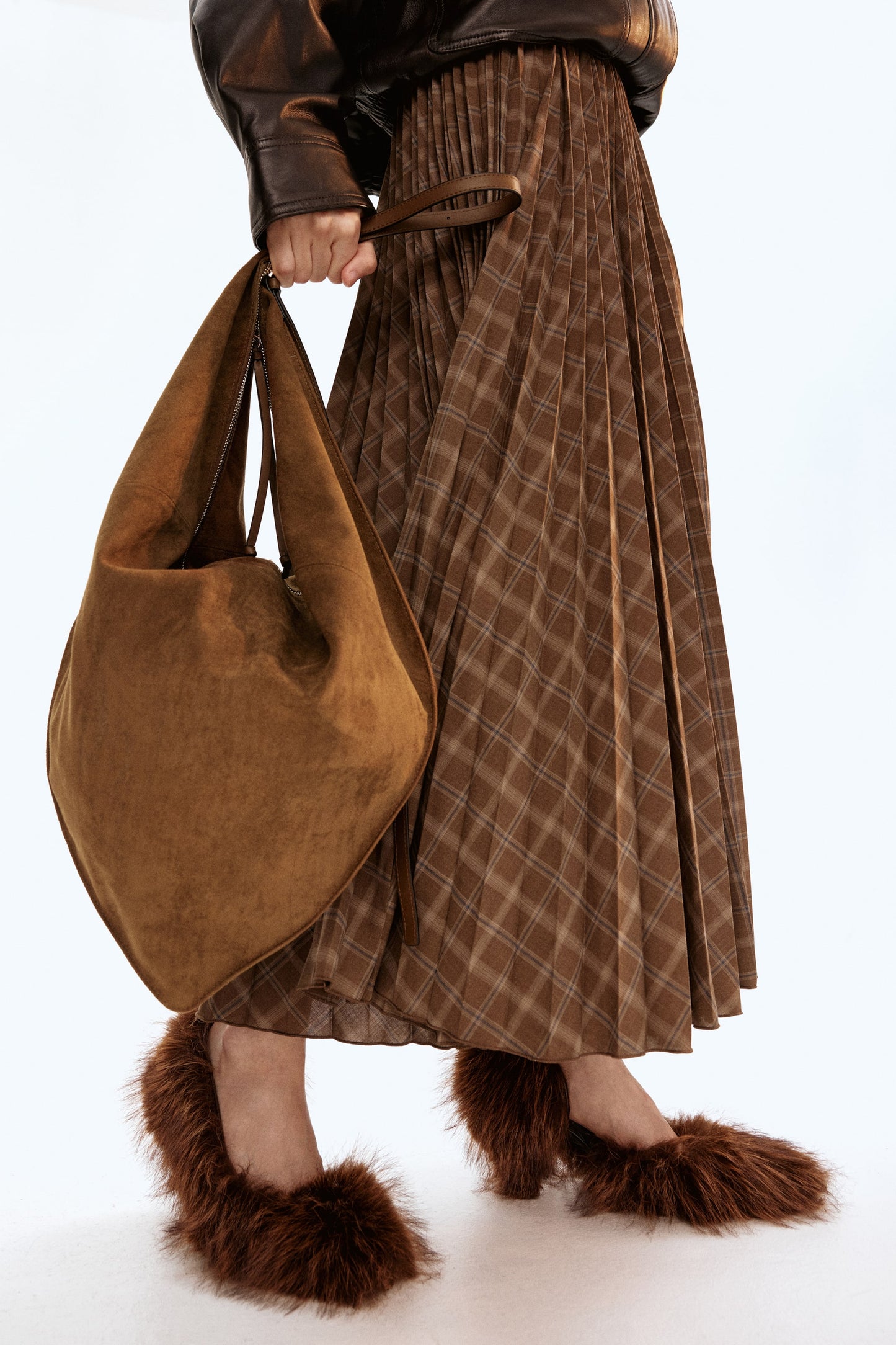 Triangular crossbody bag