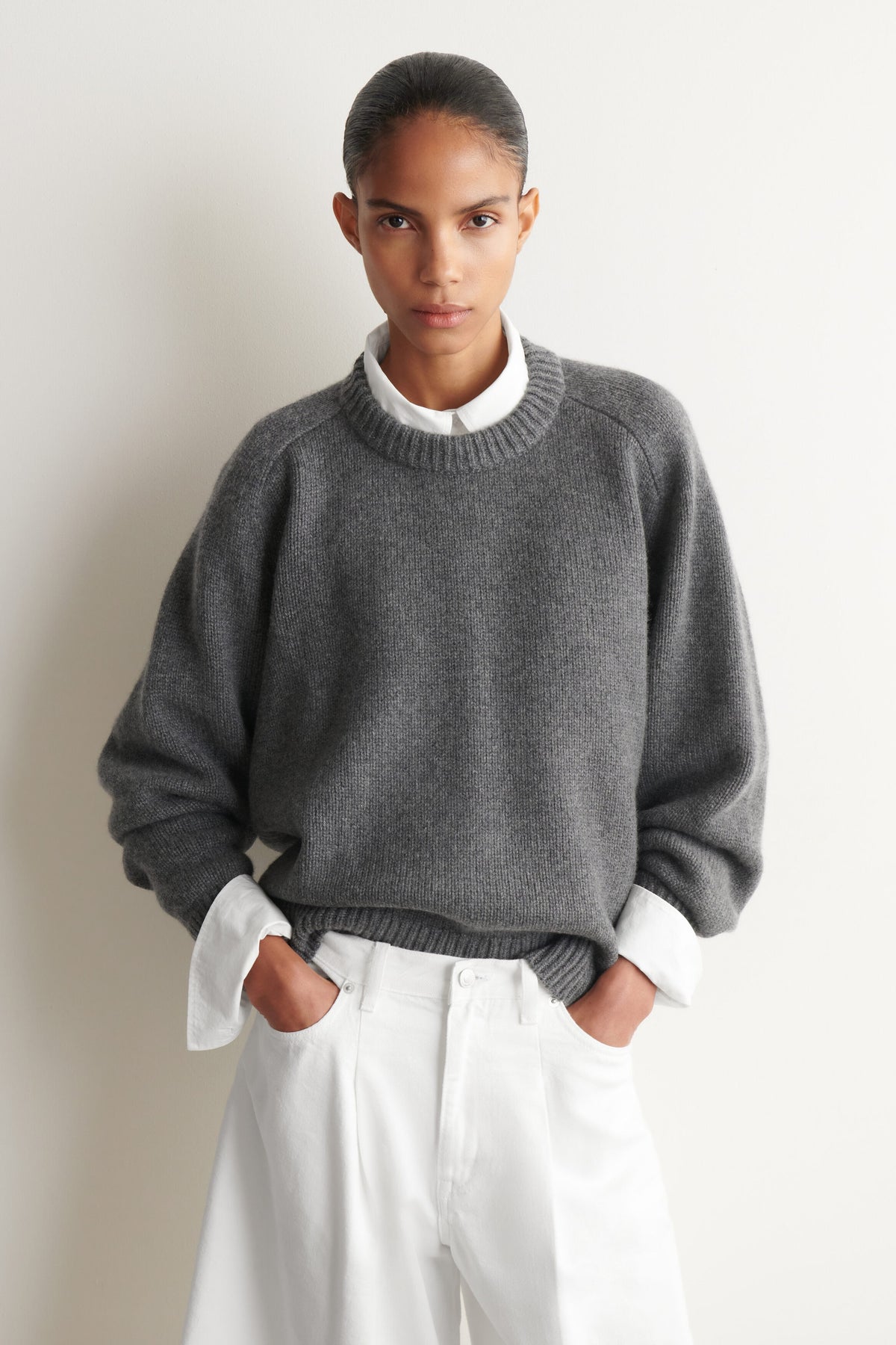 ROUNDED CASHMERE CREW-NECK JUMPER